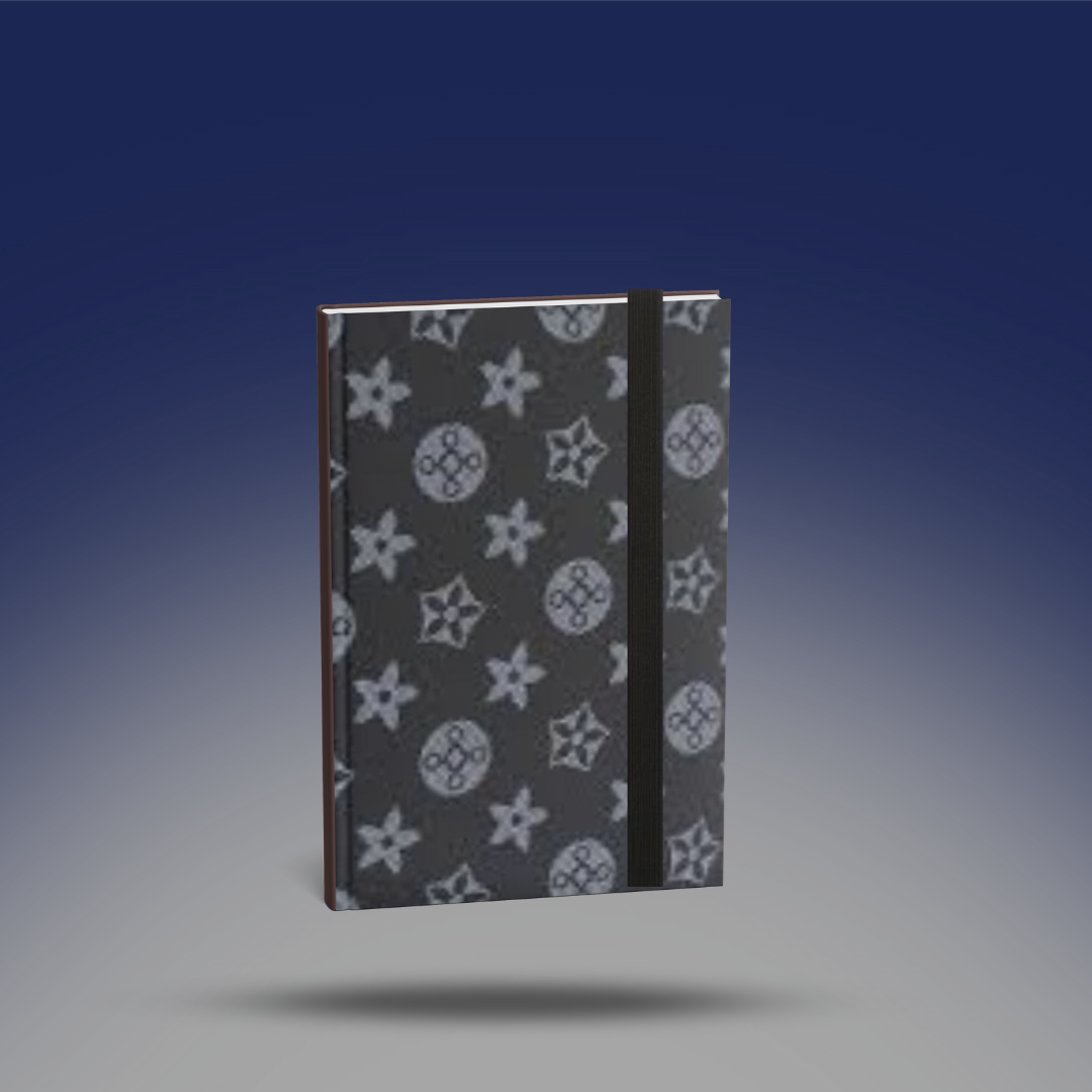 صوره المنتج نوت بوك صغيرة الحجم باللون الاسود مع الجراي باستيك لغلق النوتة